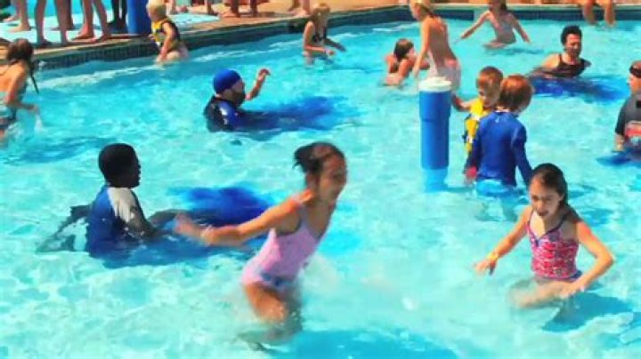 Can I put vinegar in my swimming pool?